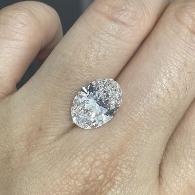 रंगहीन 10 मोहस लैब अंडाकार सीवीडी बढ़े हुए हीरे 2.0ct-2.5ct आईजीआई प्रमाणित