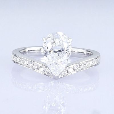 18k Pear Shape White Lab Grown Diamond Ring Princess Design Party के लिए उपहार के लिए