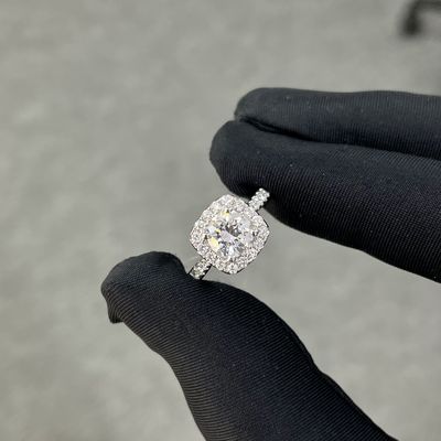 1.008ct गोल डी/ई वीवीएस सीवीडी सफेद हीरा अंगूठी प्रयोगशाला आईजीआई प्रमाणन के साथ बड़े हीरे के छल्ले