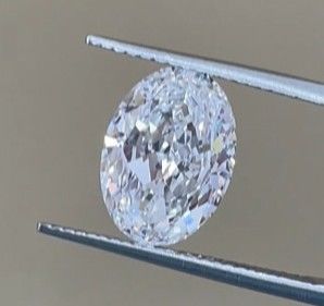 बड़े आकार का प्रयोगशाला निर्मित सफेद हीरा थोक मूल्य 4CT अंडाकार कट IGI प्रमाण पत्र के साथ रंगहीन