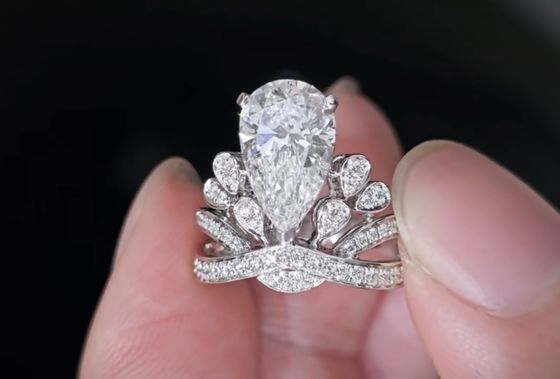 सीएच अनुकूलन प्रयोगशाला बड़े हीरे के छल्ले Pear Crown Diamond Ring 18K सगाई की अंगूठी